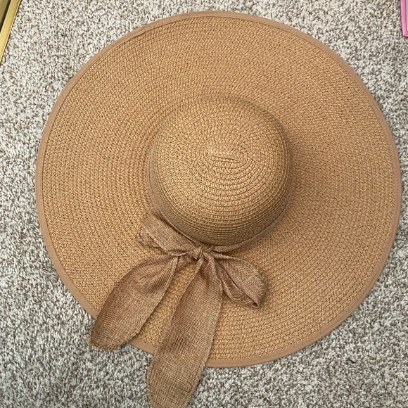Beach hat new without tags - Picture 2 of 6